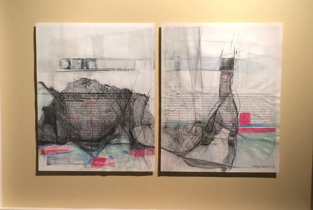 Ce diptyque a été réalisé sur deux feuilles séparées de format A4, composées à partir de pages de journal. J’ai travaillé en superposition avec la gouache et le crayon graphite, explorant l’interaction entre texte imprimé, corps esquissé et intervention gestuelle.

Le papier journal, avec ses fragments de récits politiques, forme une trame de fond instable, saturée d’informations. J’y ai inscrit des formes corporelles fragmentées, presque effacées, dont les contours incertains se fondent ou se heurtent aux lignes de texte. Le trait est nerveux, parfois transparent, parfois dense, comme si le corps tentait de surgir à travers un écran de langage.

Les aplats de couleur – rose, bleu, rouge – introduisent des respirations visuelles, des zones d’interruption ou de tension. L’ensemble joue avec la discontinuité, le morcellement et la mémoire imprimée, entre visibilité et effacement.

Ce travail reflète ma recherche sur la trace, la fragmentation identitaire et les récits croisés du corps et du monde. Il s’inscrit dans une démarche où le dessin agit comme un palimpseste.